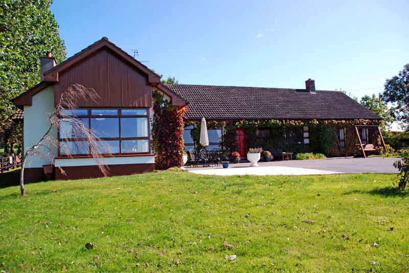 The Bungalow Farmhouse Clomantagh ภายนอก รูปภาพ