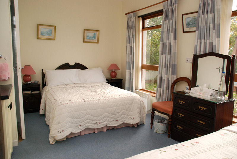 The Bungalow Farmhouse Clomantagh ภายนอก รูปภาพ