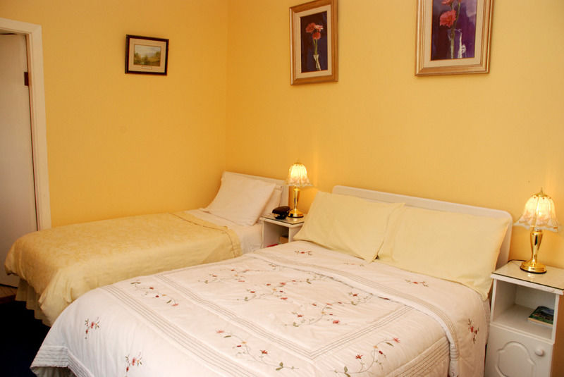 The Bungalow Farmhouse Clomantagh ภายนอก รูปภาพ